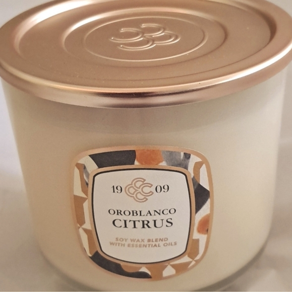 Citrus Soy Pillar Glass 3 Wick Oroblanco Candle Colonial Candle NEW IN BOX - Picture 8 of 12